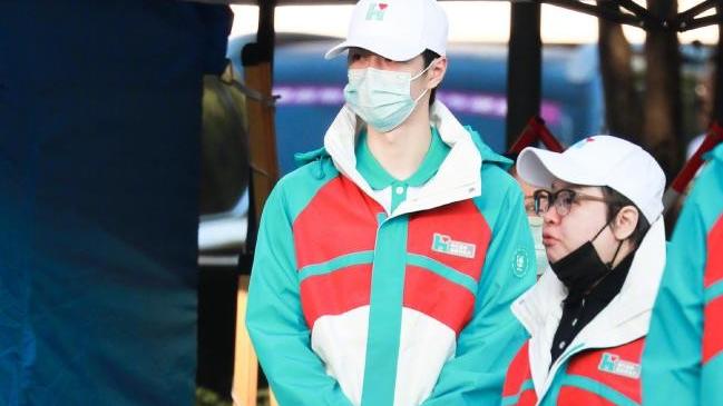 哲学筱筱|36小时捐款一亿，300多位明星支援灾区，2位明星蹭热度，遭群嘲