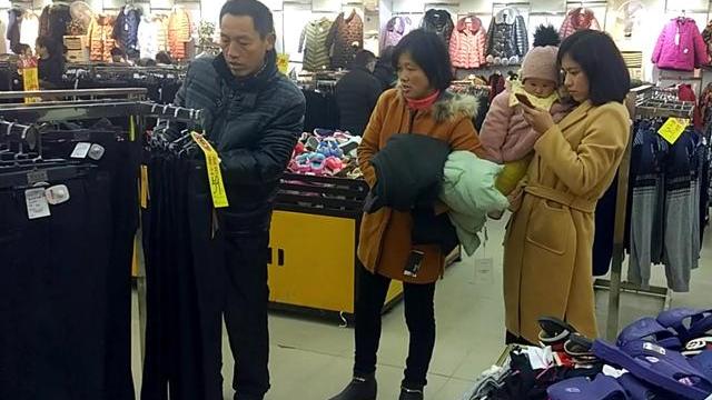 从不改名的小蘑菇|有没有便宜的衣服，给我婆婆拿一件，能穿就行