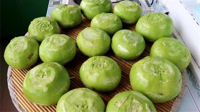 辣椒|秋冬的苤蓝最好吃，1次买了30斤腌制起来，清脆爽口好吃又下饭