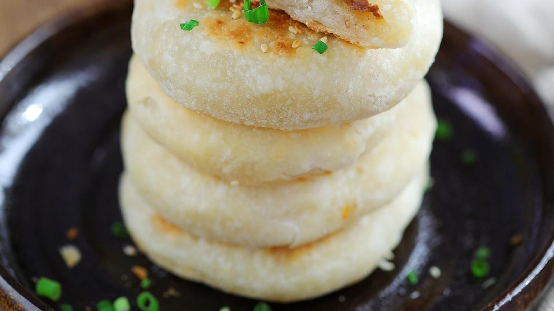 豆腐|学会这道油酥饼的详细做法，贴秋膘很简单，金黄酥脆，唇齿留香