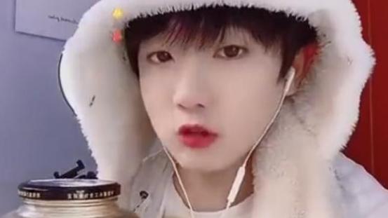 |“吃个桃桃”尝试复出，拍棒棒糖作品不敢露脸，声音却让人上头