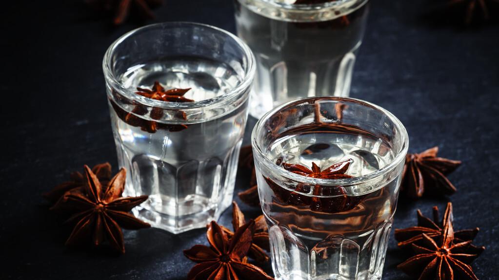 羊肉串|夏天，酱香型白酒醒一下味道更好