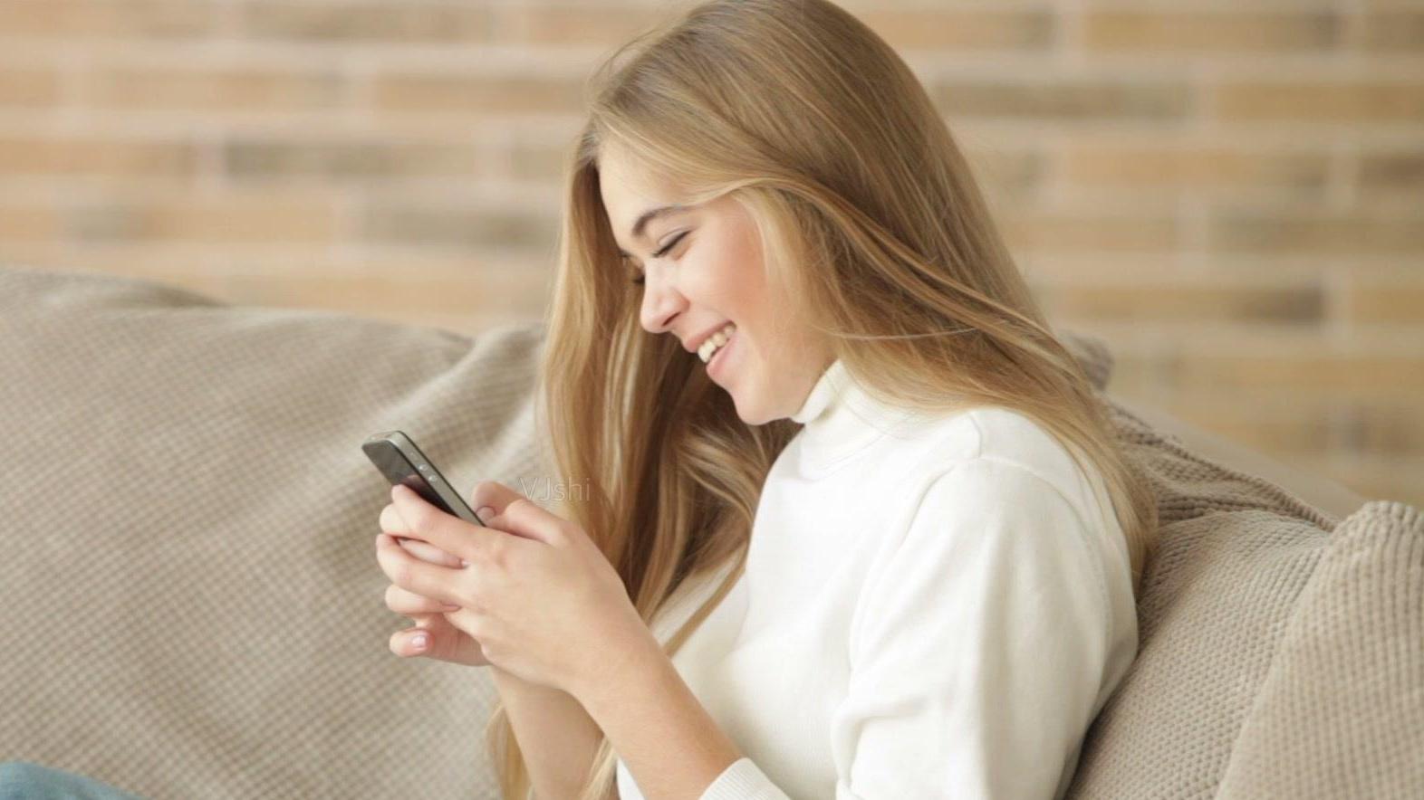 张党生|彩电会被取代？销量下跌15.6%，“无屏时代”将来临，你会买吗？