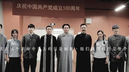 何沐青谈|七一晚会：李现杨紫同框，王一博自拍引众星聚集，靳东插不进去