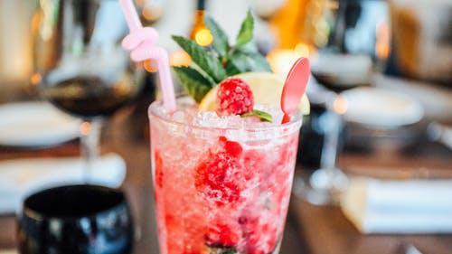 凌小麦 你的苦和难，不必逢人就说