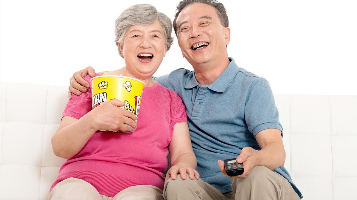 久久说情感|搭伙10天就散伙，60岁大妈哭诉：他的行为太过分了，我实在受不了