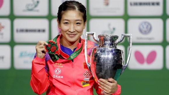 萌听小c姐|刘诗雯巅峰期比赛一人拿双冠，横扫丁宁陈梦11比0，四面国旗升起