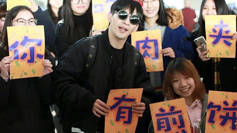 大张伟|大张伟，你别再“装”了