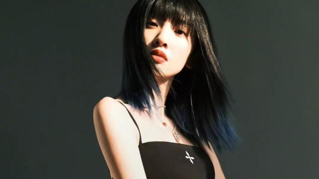 唐艺昕|唐艺昕换发型堪比换脸，晒出四张新发型美照，网友直言：没认出来