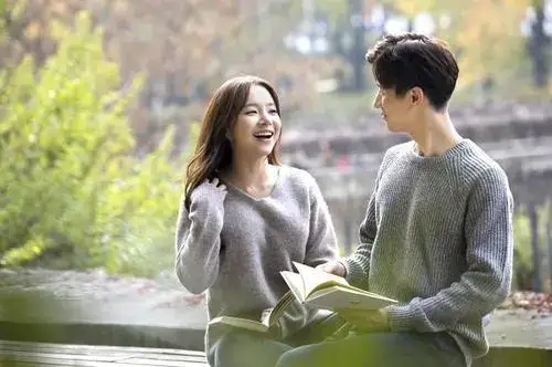 大慧情感|两个人会不会日久生情，相处当中早有预兆，答案很简单