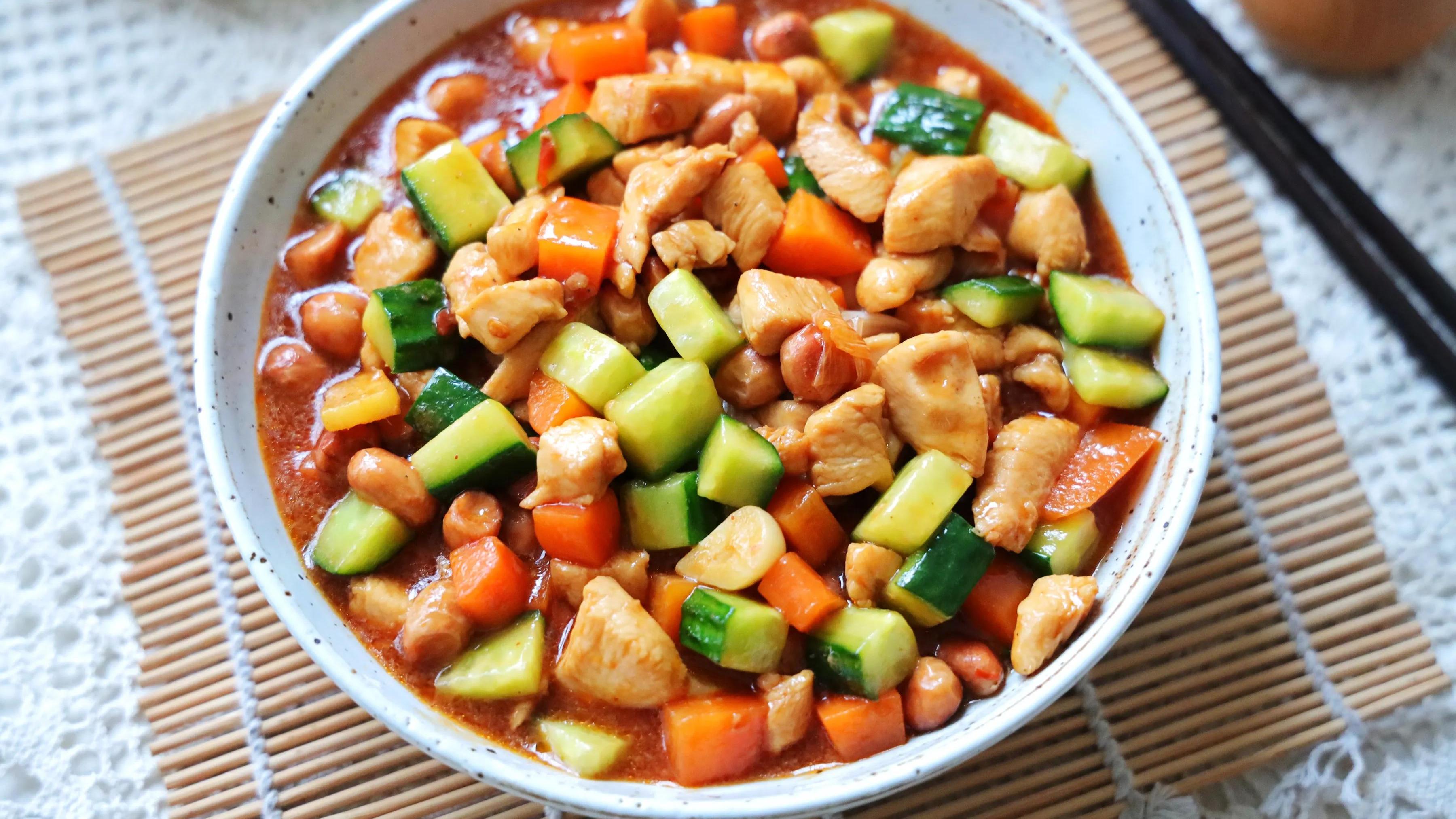 宫保鸡丁|天气冷，这道下饭菜一定要试试，吃一次就上瘾，小朋友太喜欢吃了