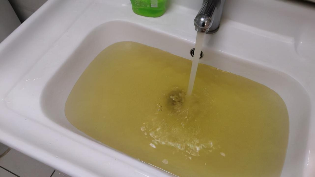 家中自来水浑浊发黄，而且还有异味怎么办？水质检测6个小妙招
