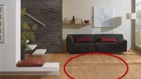 装修完才知道家里还是铺地砖好，木地板太不耐用，真心有点后悔