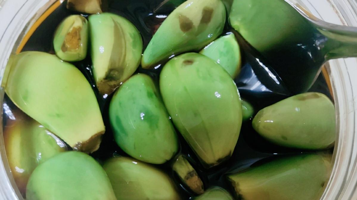 栗子|腌腊八蒜时，别直接加醋腌，教你3个小技巧，蒜瓣碧绿入味不烧心