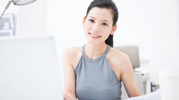 我是猴三|35岁剩女：曾经追求者无数，如今还不如00后，竟被男人扔在服务区