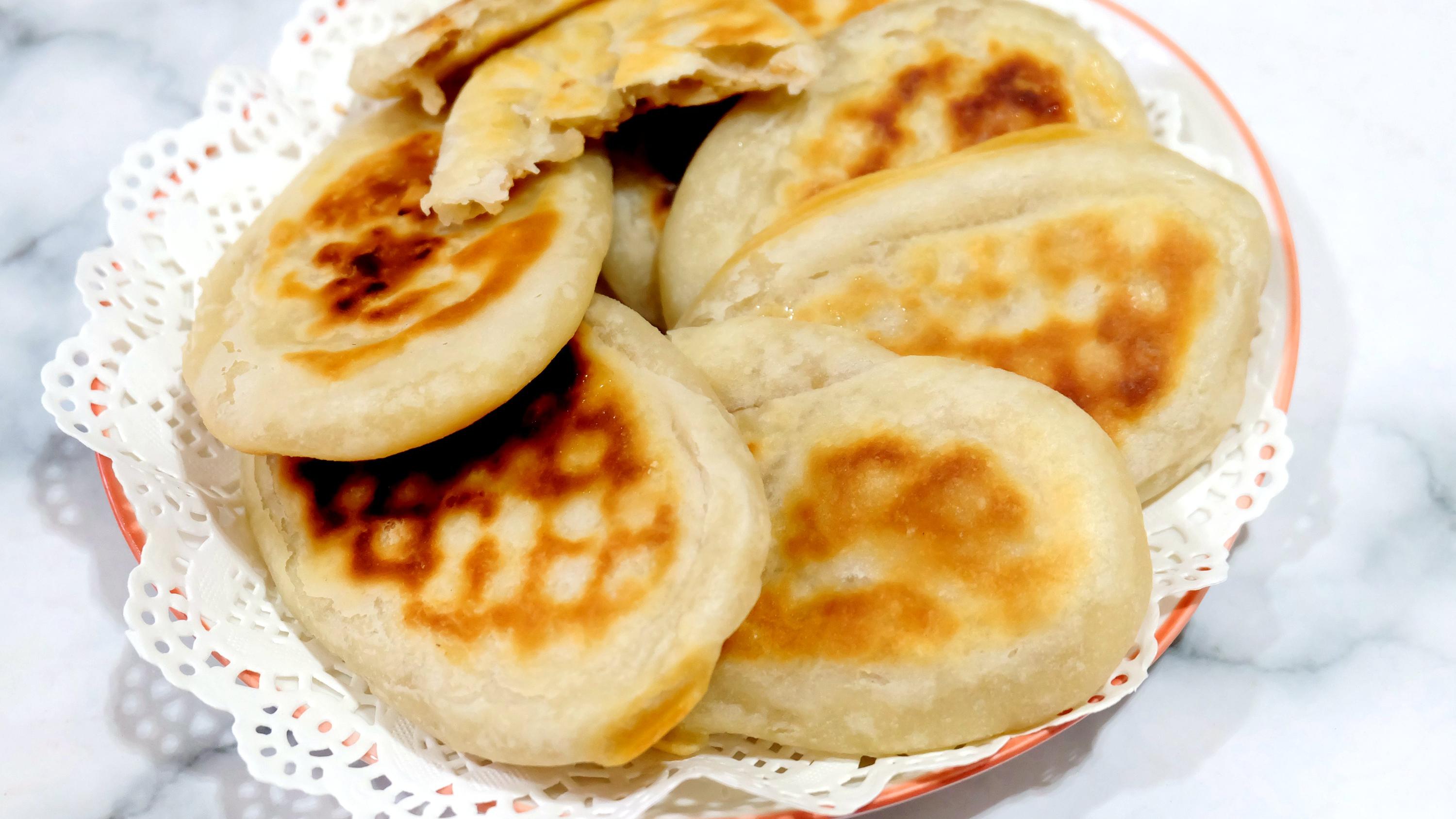 |开水烫面粉，包上白糖馅，烙一锅糖酥饼简单又好吃，全家都喜欢