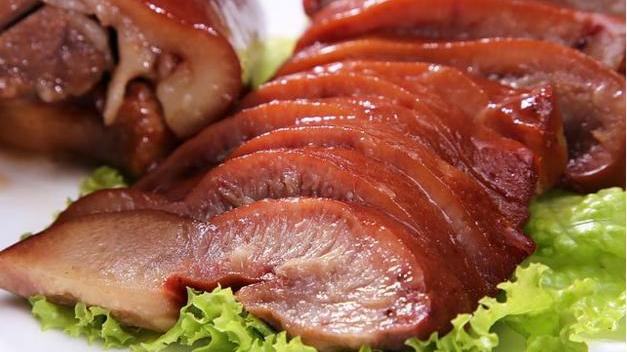 猪头|这样处理的卤猪头肉香鲜、不腥、回味！