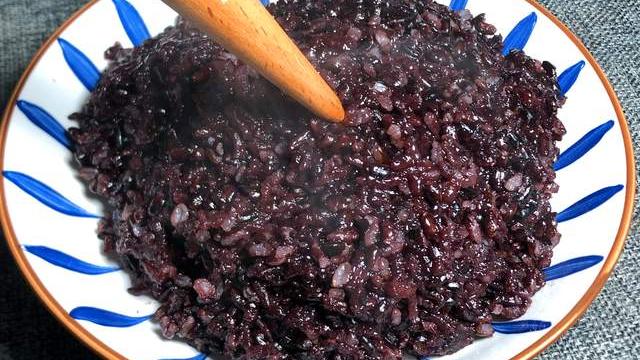 黑豆|89岁的老外婆一年四季用黑米这么吃，一天一碗，三高平身体棒