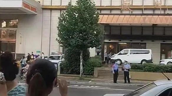 哲学筱筱|“徽州宴”老板娘干停连锁店，丈夫弯腰道歉，婚姻还能牢固吗？