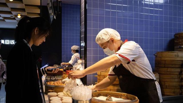 食材|为华中农大校长点赞：鲍鱼、海参水饺已下架，学生曾疯狂吐槽食堂价格