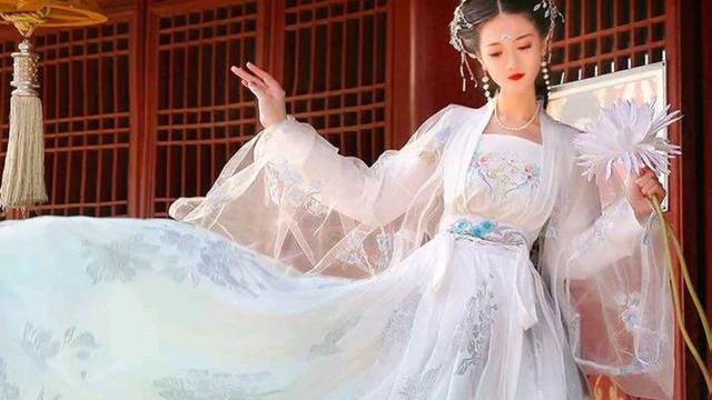 泡沫说情感|心理学：你第一眼喜欢哪套汉服？测别人爱上你需要多长时间？