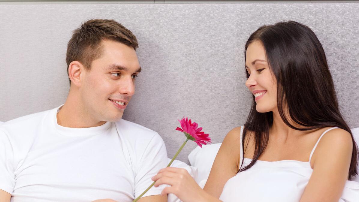 久久说情感|二婚女人，与再婚丈夫过夫妻生活时，会想起前夫吗？会比较吗？