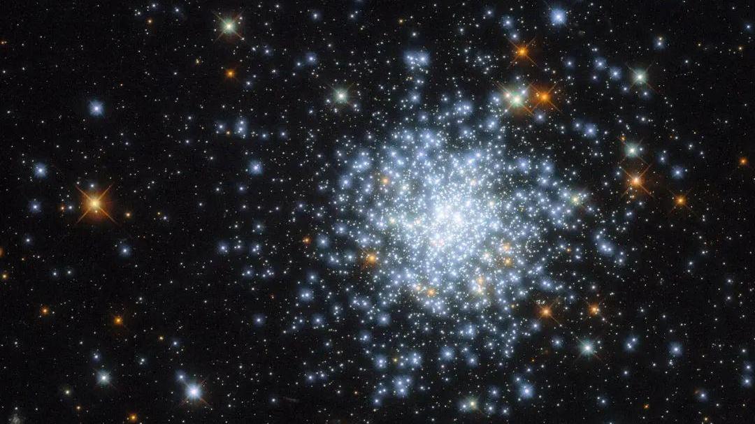 星团 哈勃望远镜拍到一个特殊的星系，但它却不是真正的星系！