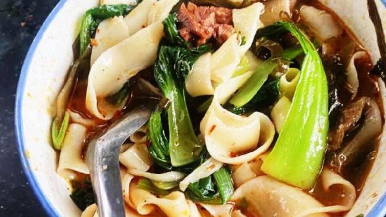 蒸菜|河南当地人深爱的羊汤店，排队才能吃得到，15元一碗味道太绝美