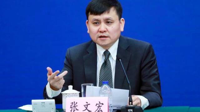 洞鉴君子|张文宏事件：对英雄的苛刻，是这个时代最大的悲哀