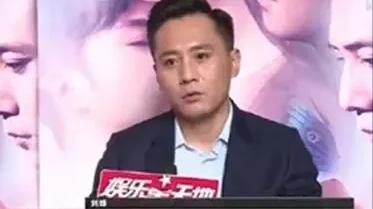 陈飞俊|?刘烨把鞋子脱下拍在章子怡桌子面前，结果章子怡一把抓起鞋子扔到舞台上