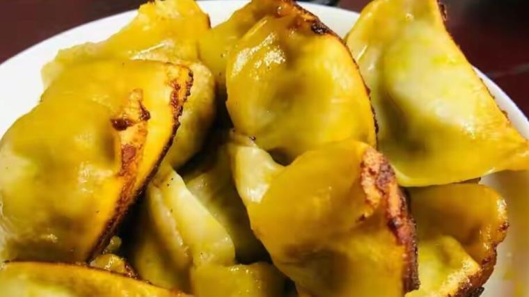 锅贴|镇江锅贴中的yyds，30多年老字号，不限购有人一次买100个遭吐槽