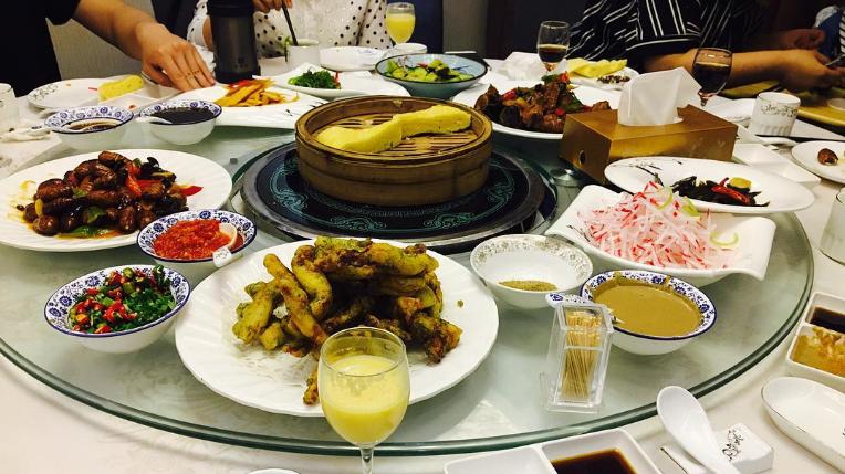 辣子鸡|去饭店吃饭，内行人都会点“性价比高”的菜，老板不敢糊弄