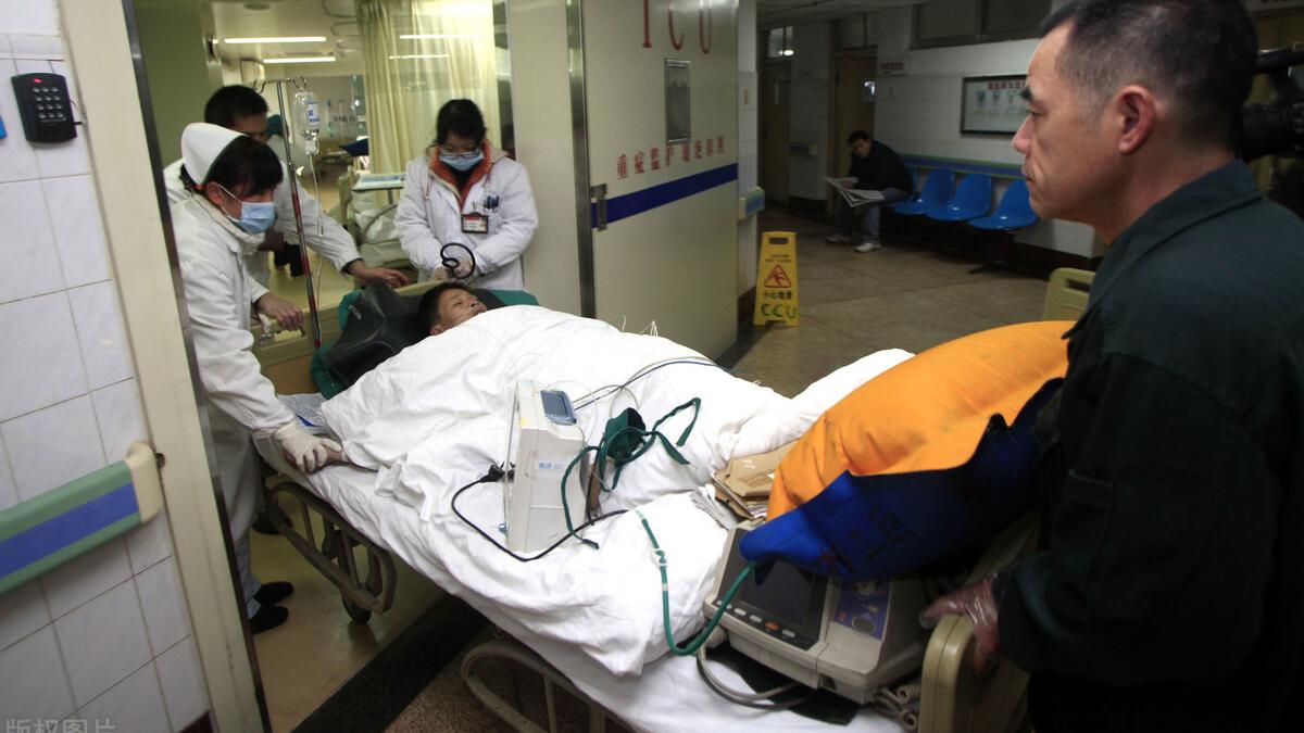 小小故事馆 43岁男子，深夜脑梗离世，医生：1种家常菜是祸根，害了不少人