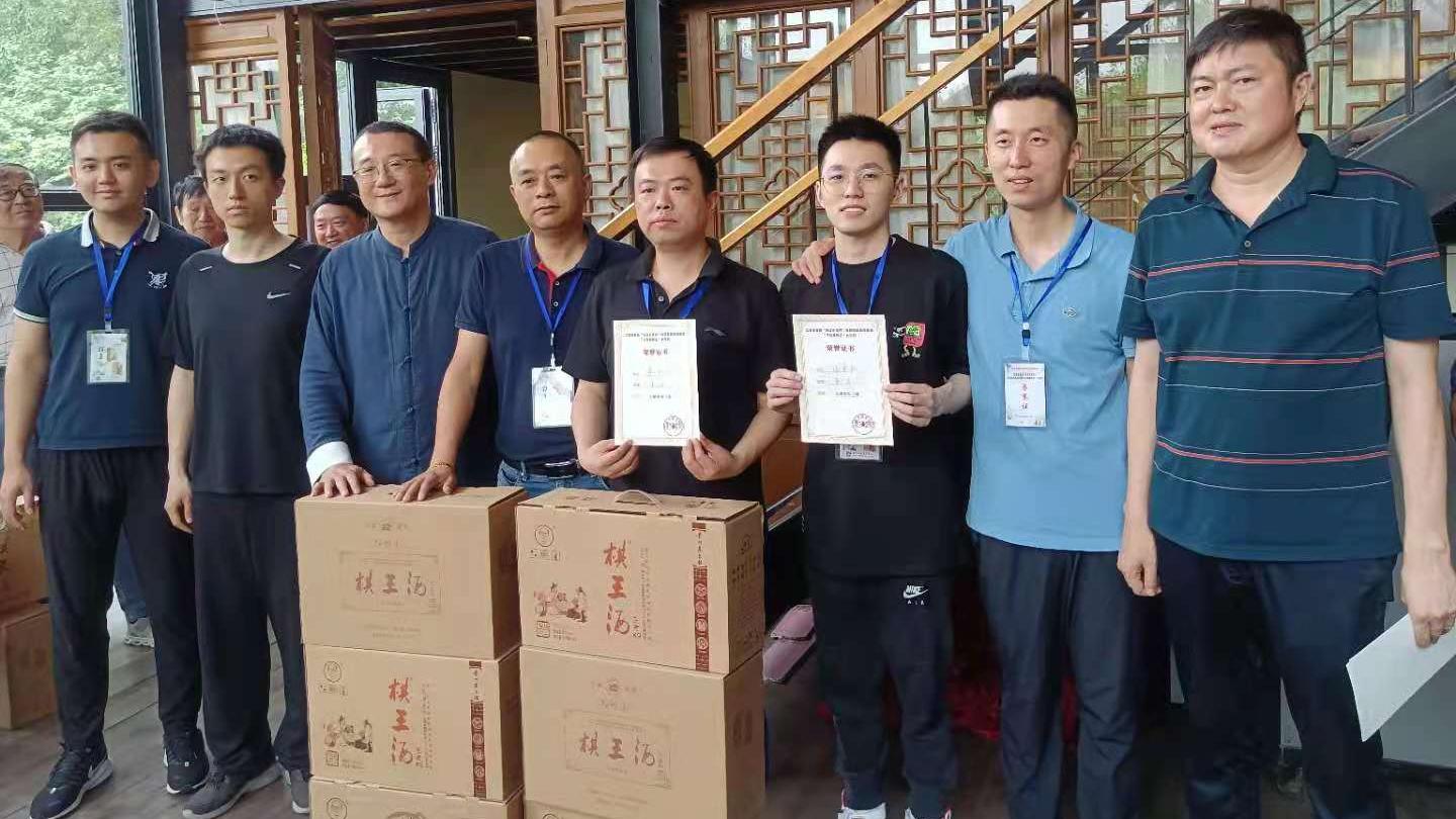 这个比赛，他率队第一。马龙，你真牛！