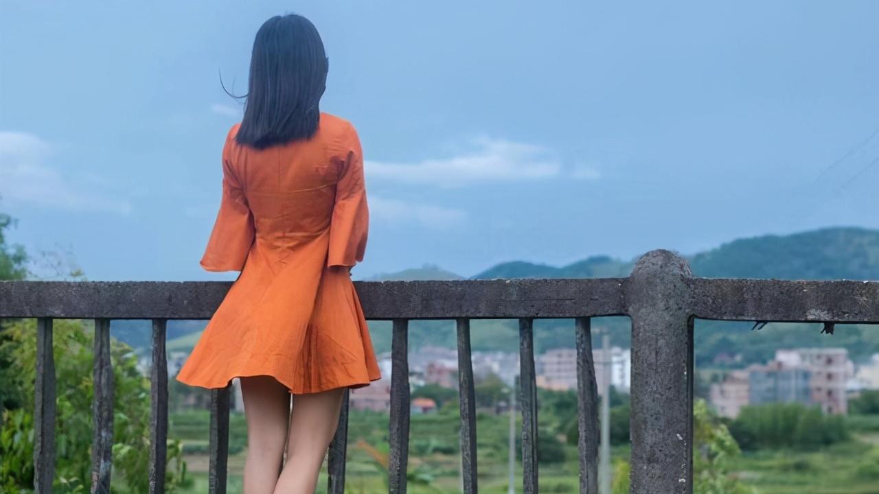 从不改名的小蘑菇|大龄剩女相亲多次无果，母亲对女儿进行大改造，网友：这下更难了