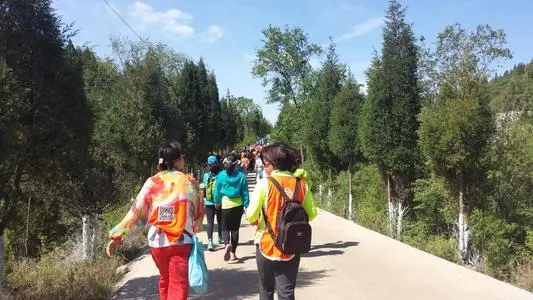 穿衣搭配 50岁后，每天都能坚持夜跑5公里的人，身体健康方面有哪些优势