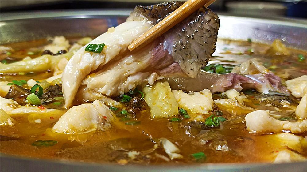 厨师|苦瓜别再炒着吃了，用它和鱼一起做，味道麻辣鲜香，不苦也不燥