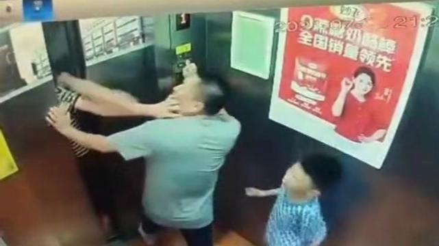 镇江 黑龙江：小孩闹矛盾，男子持砖猛砸、殴打男孩父亲