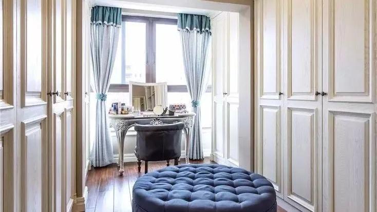 与其羡慕别人家有衣帽间，不如自己挤点空间来做个