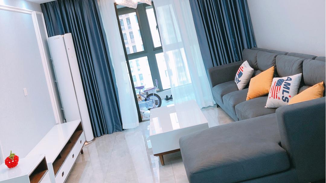 3个月搞定新房硬装，打扫干净家具正在入户，窗帘还是得纯色好看