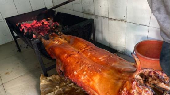 螃蟹|海口一街边老店，小猪刚满月就拿来烤，80块一斤贵不贵？