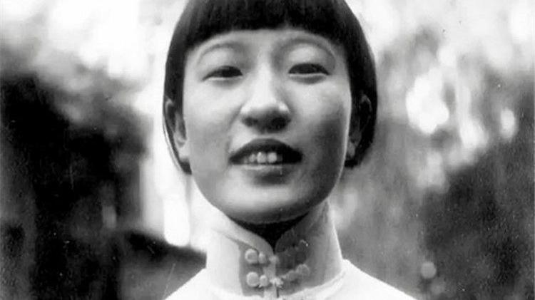 爱读书的百合|她是最后一位格格，4岁父母双亡，因姐姐坐牢15年后种地养鸭