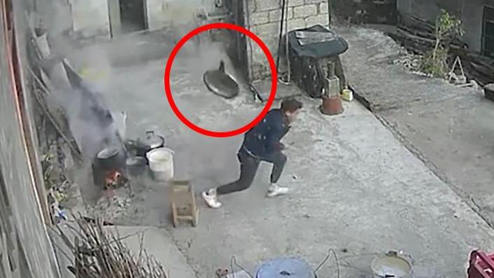 炖猪脚|人在家中坐锅从天上来，男子用高压锅炖猪脚，差点被锅盖砸到头