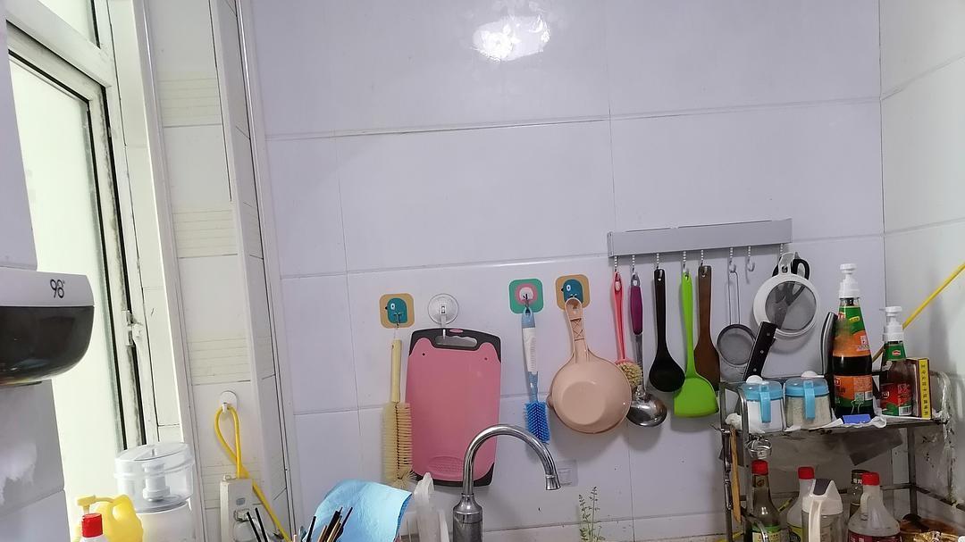 橱柜里侧抬高20公分，双层沥水架，收纳翻番，厨房台面再没乱过了