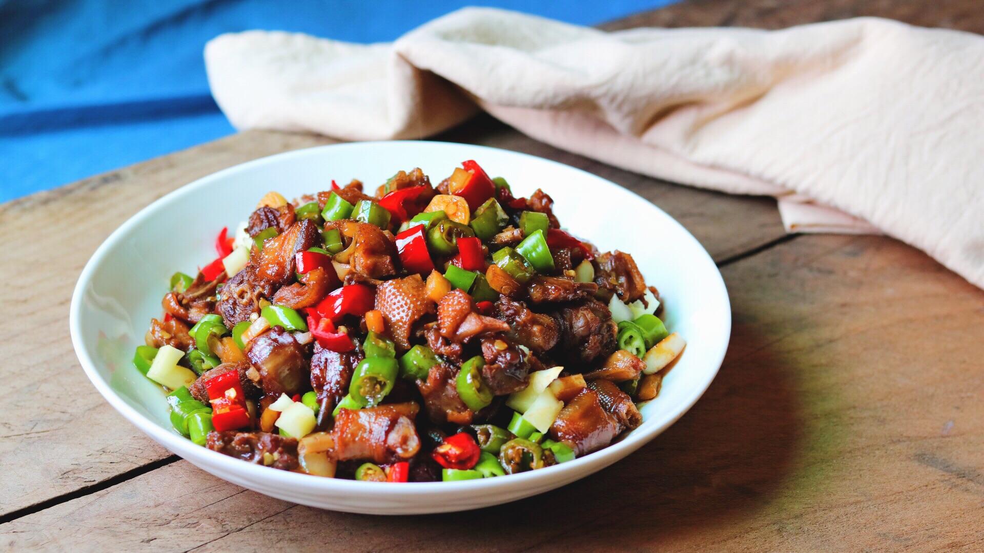 广州市|天冷，教你做这道吃过了就忘不了的仔姜炒鸭，用来下酒真合适