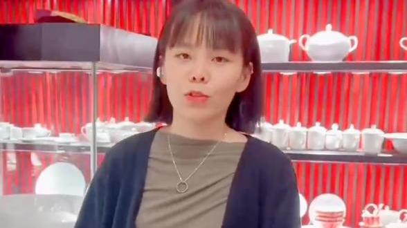 柠重呀 田静直播带货获众多网友认可，熊磊也开直播带货，自我介绍遭群嘲