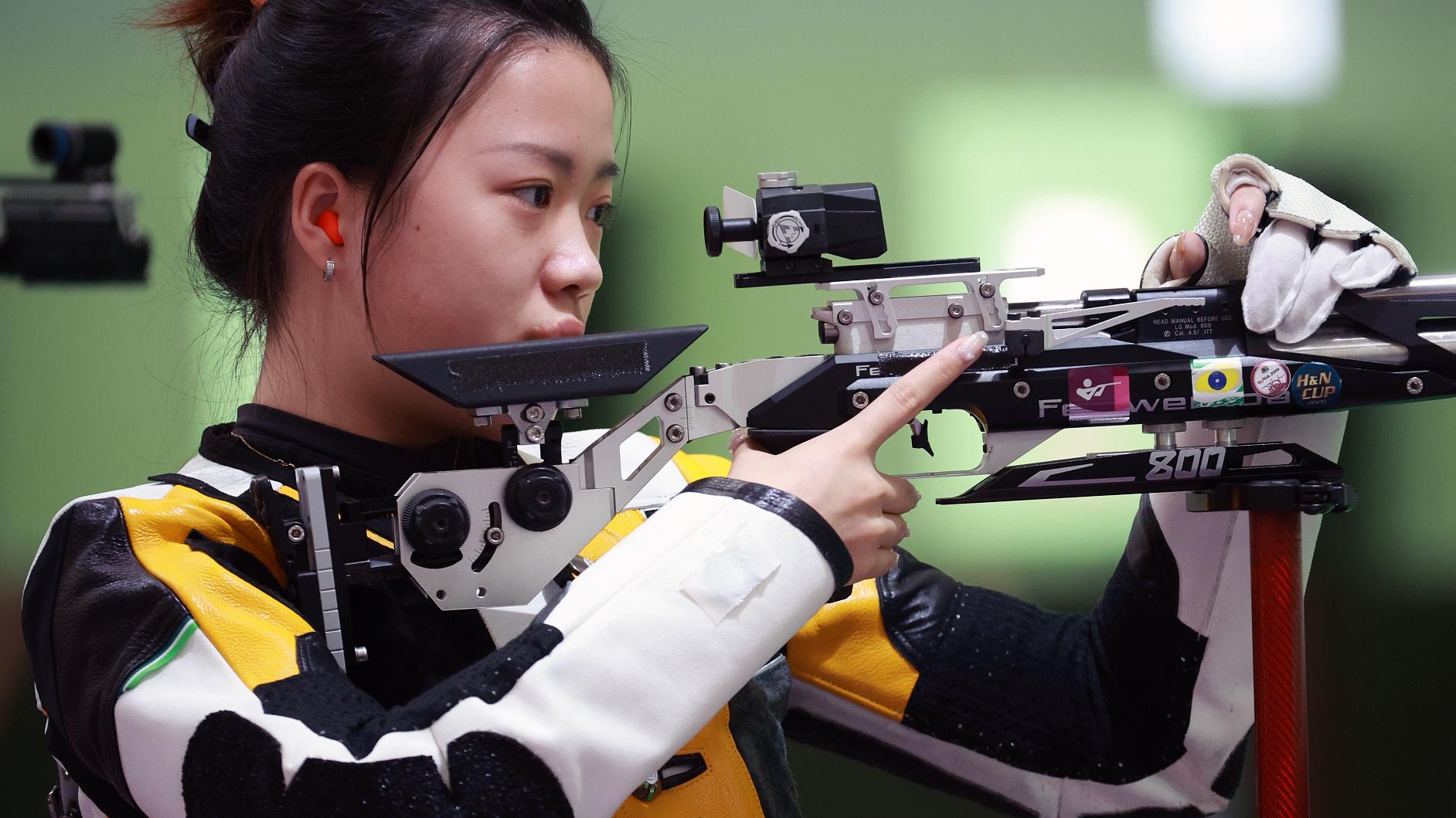 |中国首金得主杨倩！清华大学女神，手指意外吸睛，网友：真漂亮