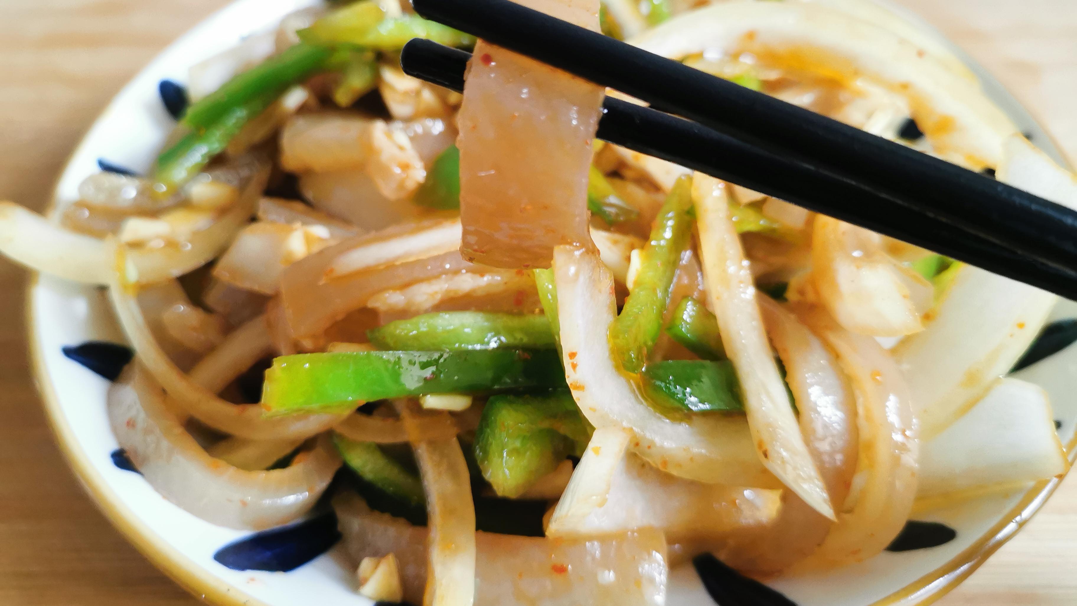 猪皮|冬天，吃牛羊肉，别忘吃这肉，丰富的胶原蛋白，一煮一拌贼好吃