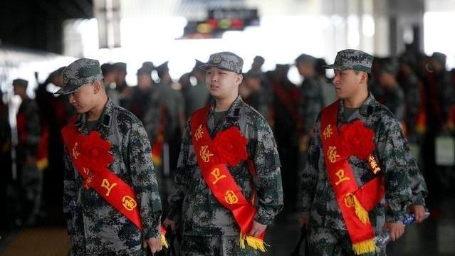 雪落无尘谈|大学生当两年义务兵退伍可以拿多少钱？应征青年和父母须知