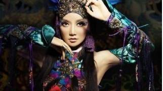 萨顶顶|萨顶顶“真人”长啥样？卸妆后“神婆变玉女”，早这样早红了！